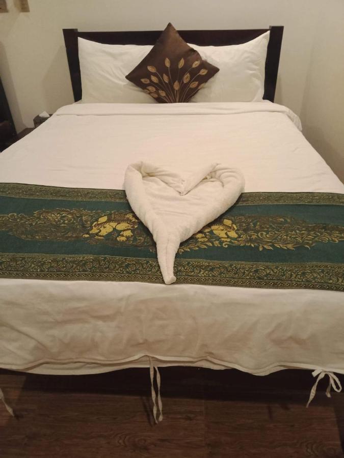 Twin Home Guesthouse Kampot Dış mekan fotoğraf