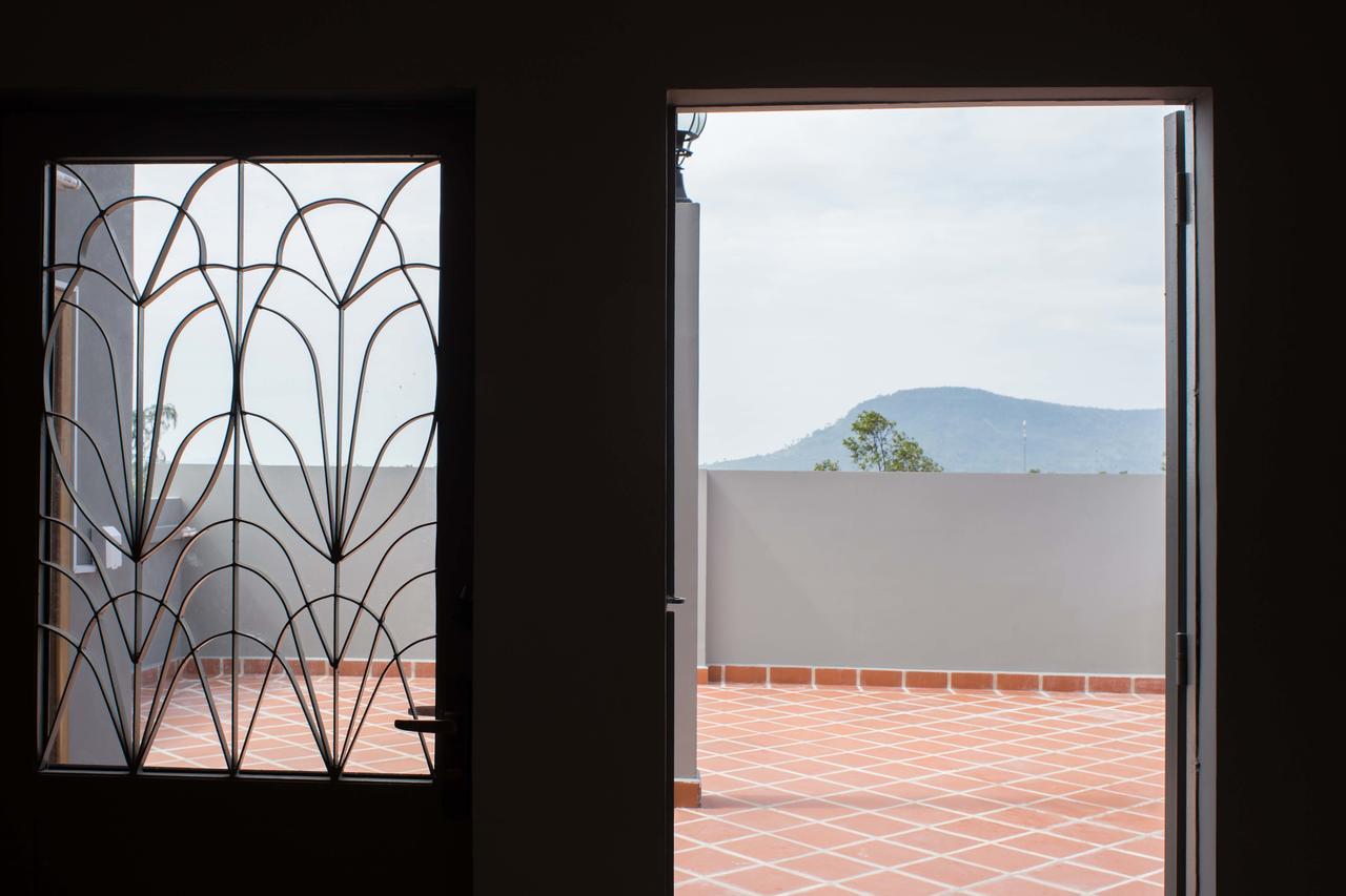 Twin Home Guesthouse Kampot Dış mekan fotoğraf